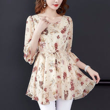 Load image into Gallery viewer, 930 RibbonFish Women&#39;s Style Chiffon Short Sleeve O-Neck Floral Loose Top Plus